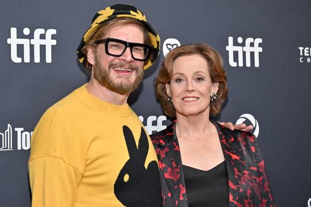Toronto Dust Bunny Screening Bryan Fuller, Sigourney Weaver attending the screening of the movie Dust Bunny ahead of Toronto International Film Festival (TIFF) in Toronto, Canada on September 8, 2025. Photo by Julien Reynaud APS-Medias ABACAPRESS.COM Toronto Canada  Copyright: xReynaudxJulien APS-Medias ABACAx