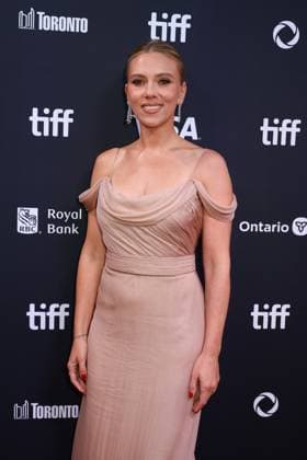 50th Toronto International Film Festival Red carpet of the film Eleanor the great Scarlett Johansson 448466 2025 09 08 Toronto Canada  Copyright: xIsabellexVautierx xStarfacex STAR_448466_023