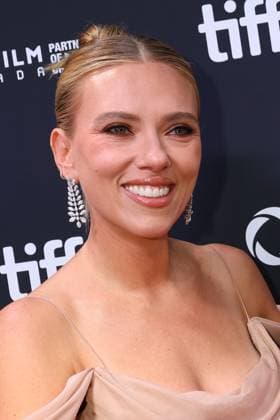 50th Toronto International Film Festival Red carpet of the film Eleanor the great Scarlett Johansson 448466 2025 09 08 Toronto Canada  Copyright: xIsabellexVautierx xStarfacex STAR_448466_038