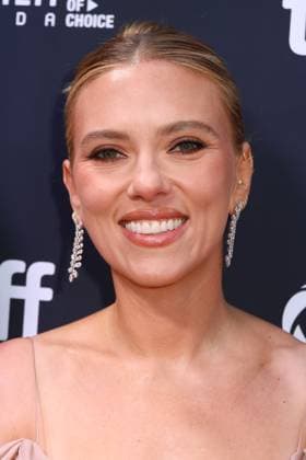 50th Toronto International Film Festival Red carpet of the film Eleanor the great Scarlett Johansson 448466 2025 09 08 Toronto Canada  Copyright: xIsabellexVautierx xStarfacex STAR_448466_042