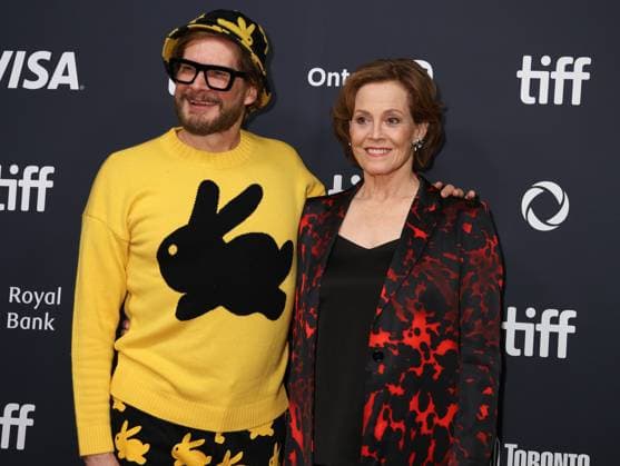 50th Toronto International Film Festival Red carpet of the film Dust bunny Bryan Fuller and Sigourney Weaver 448466 2025 09 08 Toronto Canada  Copyright: xIsabellexVautierx xStarfacex STAR_448466_058