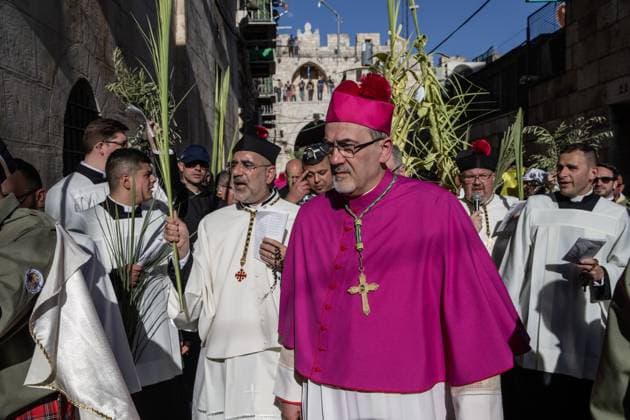 Palm Sunday in Jerusalem JERUSALEM - APRIL 02: People gather in the Old City to march within the Palm Sunday celebration on April 02, 2023, in Jerusalem. Pierbattista Pizzaballa (C), the Archbishop of the Latin Patriarchate of Jerusalem, led the feast held at the site. Kudüs Palestinian Territory, Occupied. Editorial use only. Please get in touch for any other usage.  Copyright: x2025xAnadoluxMostafaxAlkharoufx