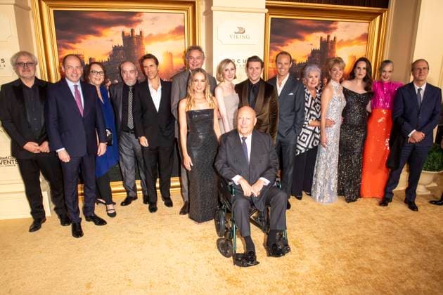 Downton Abbey: The Grand Finale New York Premiere in New York, USA - 08 Sep 2025 (L-R) Simon Curtis, Gareth Neame, Liz Trubridge, Paul Giamatti, Alessandro Nivola, Hugh Bonneville, Joanne Froggatt, Laura Carmichael, Julian Fellowes, Allen Leech, Harry Hadden-Paton, Penelope Wilton, Michelle Dockery and Kevin Doyle attend Downton Abbey: The Grand Finale New York Premiere at Jazz at Lincoln Center. New York United States Copyright: xRonxAdarx xSOPAxImagesx _radar_downtonabbey_20250908_01408