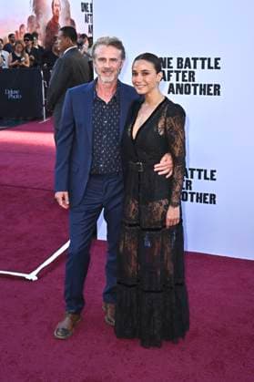Sam Trammell and Emmanuelle Chriqui at the world premiere of the movie One Battle After Another at the TCL Chinese Theater Los Angeles, 08 09 2025 Foto:xD.xStarbuckx xFuturexImagex battle_5797