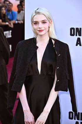 Ariana Hardie at the world premiere of the movie One Battle After Another at the TCL Chinese Theater Los Angeles, 08 09 2025 Foto:xD.xStarbuckx xFuturexImagex battle_5807