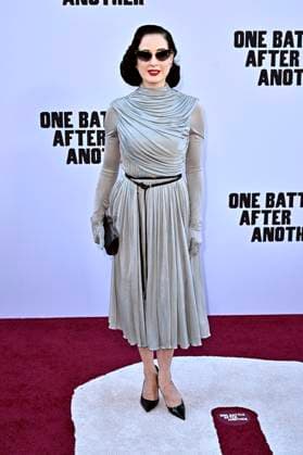 Dita Von Teese at the world premiere of the movie One Battle After Another at the TCL Chinese Theater Los Angeles, 08 09 2025 Foto:xD.xStarbuckx xFuturexImagex battle_5818