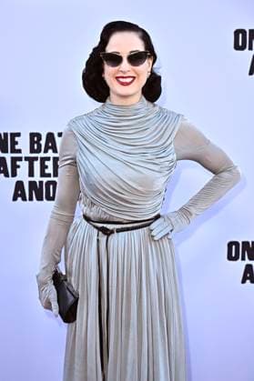 Dita Von Teese at the world premiere of the movie One Battle After Another at the TCL Chinese Theater Los Angeles, 08 09 2025 Foto:xD.xStarbuckx xFuturexImagex battle_5821
