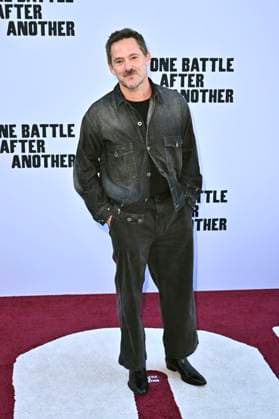 Scott Cooper at the world premiere of the movie One Battle After Another at the TCL Chinese Theater Los Angeles, 08 09 2025 Foto:xD.xStarbuckx xFuturexImagex battle_5847