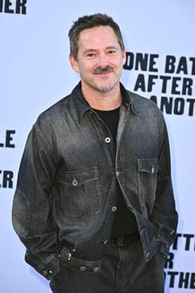 Scott Cooper at the world premiere of the movie One Battle After Another at the TCL Chinese Theater Los Angeles, 08 09 2025 Foto:xD.xStarbuckx xFuturexImagex battle_5848