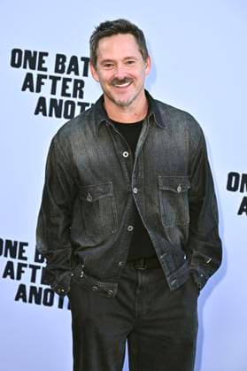 Scott Cooper at the world premiere of the movie One Battle After Another at the TCL Chinese Theater Los Angeles, 08 09 2025 Foto:xD.xStarbuckx xFuturexImagex battle_5849