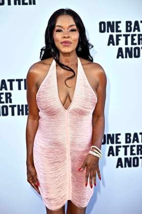 Golden Brooks at the world premiere of the movie One Battle After Another at the TCL Chinese Theater Los Angeles, 08 09 2025 Foto:xD.xStarbuckx xFuturexImagex battle_5885