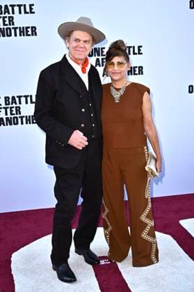 John C Reilly with wife Alison Dickey at the world premiere of the movie One Battle After Another at the TCL Chinese Theater Los Angeles, 08 09 2025 Foto:xD.xStarbuckx xFuturexImagex battle_5904