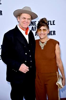 John C Reilly with wife Alison Dickey at the world premiere of the movie One Battle After Another at the TCL Chinese Theater Los Angeles, 08 09 2025 Foto:xD.xStarbuckx xFuturexImagex battle_5905