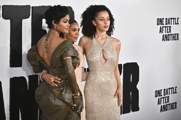 Teyana Taylor, Regina Hall and Chase Infiniti at the world premiere of the movie One Battle After Another at the TCL Chinese Theater Los Angeles, 08 09 2025 Foto:xD.xStarbuckx xFuturexImagex battle_5920
