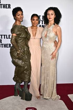 Teyana Taylor, Regina Hall and Chase Infiniti at the world premiere of the movie One Battle After Another at the TCL Chinese Theater Los Angeles, 08 09 2025 Foto:xD.xStarbuckx xFuturexImagex battle_5922