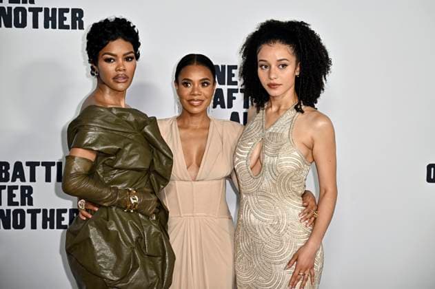 Teyana Taylor, Regina Hall and Chase Infiniti at the world premiere of the movie One Battle After Another at the TCL Chinese Theater Los Angeles, 08 09 2025 Foto:xD.xStarbuckx xFuturexImagex battle_5924