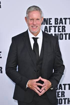 James Raterman at the world premiere of the movie One Battle After Another at the TCL Chinese Theater Los Angeles, 08 09 2025 Foto:xD.xStarbuckx xFuturexImagex battle_5934
