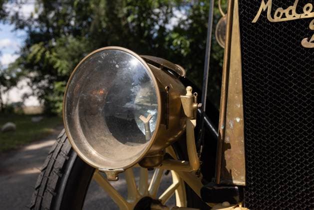 Historic 120-year-old Ford which was first to have engine in front on sale for £200,000 Story from Jam Press (Historic Ford Sale) Pictured: The 1905 Ford Model B Side Entrance Tonneau. Historic 120-year-old Ford which was first to have engine in front on sale for £200,000 An historic 120-year-old Ford car which was the first to have an engine in the front is on sale for £200,000. The 1905 green Model B is one of just seven left in the world. It was also the first to have a four-cylinder engine and is described as historically significant. The vintage car has a top speed of 40mph - which outpaced competitors when it was made. It has been in the same family for at least 60 years. The vehicle is being sold on 9 October by RM Sotheby s  Copyright: xJamxPress DavidxBush CourtesyxofxRMxSotheby s