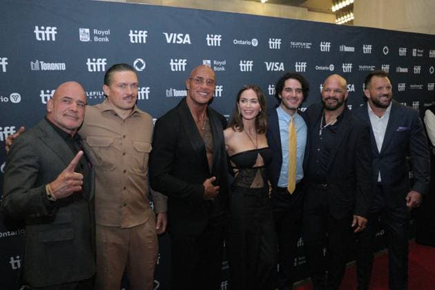 The Smashing Machine Premiere At Toronto International Film Festival Bas Rutten, Oleksandr Usyk, Dwayne Johnson, Emily Blunt, Benny Safdie, Mark Kerr, and Ryan Bader attend the Toronto International Film Festival premiere of The Smashing Machine at Princess of Wales Theatre in Toronto, Ontario, on September 8, 2025. Toronto Canada  Copyright: xArrushxChoprax originalFilename: chopra-notitle250908_npPEz.jpg