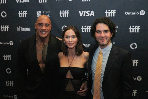 The Smashing Machine Premiere At Toronto International Film Festival Dwayne Johnson, Emily Blunt, and Benny Safdie attend the Toronto International Film Festival premiere of The Smashing Machine at Princess of Wales Theatre in Toronto, Ontario, on September 8, 2025. Toronto Canada  Copyright: xArrushxChoprax originalFilename: chopra-notitle250908_npwFa.jpg