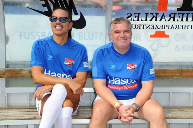 Jorge Gonzalez and Elton charity soccer match KICKEN MIT HERZ, the duel between celebrities and doctors for a good cause at Hoheluft stadium SC Victoria Hamburg Hamburg, 07 09 2025 Caption please IMAGO Michael Wigglesworth
