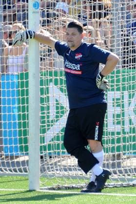 Tim Mälzer charity soccer match KICKEN MIT HERZ, the duel between celebrities and doctors for a good cause at Hoheluft stadium SC Victoria Hamburg Hamburg, 07 09 2025 Please caption IMAGO Michael Wigglesworth