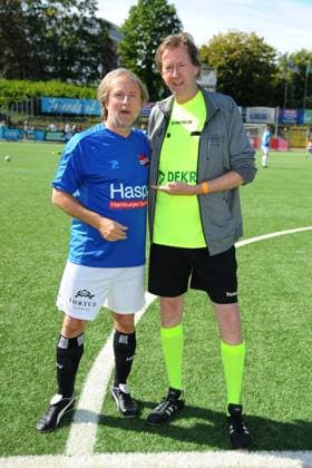 Bjarne Mädel and Lou Richter charity soccer match KICKEN MIT HERZ, the duel between celebrities and doctors for a good cause at the Hoheluft stadium SC Victoria Hamburg Hamburg, 07 09 2025 Please caption IMAGO Michael Wigglesworth