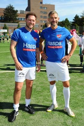 Johannes Oerding and Micky Beisenherz charity soccer match KICKEN MIT HERZ, the duel between celebrities and doctors for a good cause at Hoheluft stadium SC Victoria Hamburg Hamburg, 07 09 2025 Please note the caption IMAGO Michael Wigglesworth