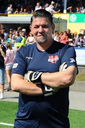 Tim Mälzer charity soccer match KICKEN MIT HERZ, the duel between celebrities and doctors for a good cause at Hoheluft stadium SC Victoria Hamburg Hamburg, 07 09 2025 Please caption IMAGO Michael Wigglesworth