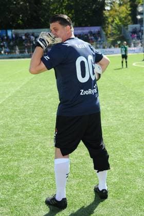 Tim Mälzer charity soccer match KICKEN MIT HERZ, the duel between celebrities and doctors for a good cause at Hoheluft stadium SC Victoria Hamburg Hamburg, 07 09 2025 Please caption IMAGO Michael Wigglesworth