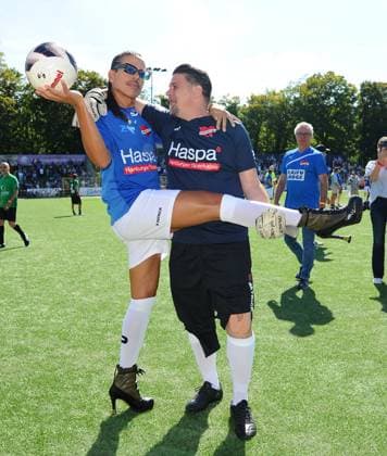 Jorge Gonzalez and Tim Mälzer charity soccer match KICKEN MIT HERZ, the duel between celebrities and doctors for a good cause at Hoheluft stadium SC Victoria Hamburg Hamburg, 07 09 2025 Caption please IMAGO Michael Wigglesworth