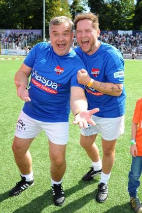 Elton and Johannes Oerding charity soccer match KICKEN MIT HERZ, the duel between celebrities and doctors for a good cause at Hoheluft stadium SC Victoria Hamburg Hamburg, 07 09 2025 Caption please IMAGO Michael Wigglesworth