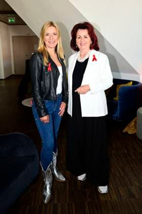 Stefanie Hertel and Viola Klein at the press conference and presentation of the 15 HOPE Award at the 17 HOPE Gala Dresden in the RIVA Bar of the Hotel Townhouse Dresden a Vagabond Club am Neumarkt Dresden, 09 09 2025 Foto:xM.xWehnertx xFuturexImagex hope_5910
