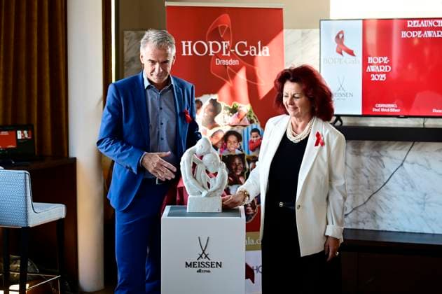 Tillmann Blaschke and Viola Klein at the press conference and presentation of the 15 HOPE Award at the 17 HOPE Gala Dresden in the RIVA Bar of the Hotel Townhouse Dresden a Vagabond Club at Neumarkt Dresden, 09 09 2025 Foto:xM.xWehnertx xFuturexImagex hope_5913
