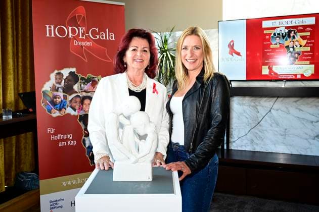 Viola Klein and Stefanie Hertel at the press conference and presentation of the 15 HOPE Award at the 17 HOPE Gala Dresden in the RIVA Bar of the Hotel Townhouse Dresden a Vagabond Club am Neumarkt Dresden, 09 09 2025 Foto:xM.xWehnertx xFuturexImagex hope_5932