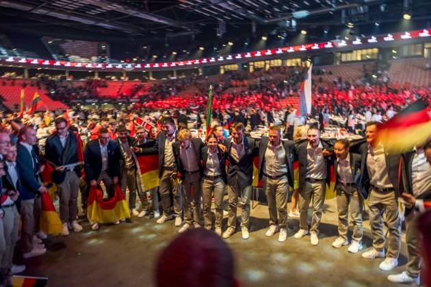 Eröffnungsfeier der EuroSkills 2025 in Herning, Dänemark die Europameisterschaft der nicht-akademischen Berufe. Junge Fachkräfte aus über 30 Ländern treten in verschiedenen Disziplinen gegeneinander an. Die feierliche Zeremonie endete mit einem bunten Programm und großem Feuerwerk. Deutschland ist mit 32 Teilnehmern 28 Berufen dabei. EuroSkills Eröffnung *** Opening ceremony of EuroSkills 2025 in Herning, Denmark The European Championships for non-academic professions Young skilled workers from over 30 countries compete against each other in various disciplines The festive ceremony ended with a colorful program and great fireworks Germany is participating with 32 participants in 28 professions EuroSkills opening ceremony