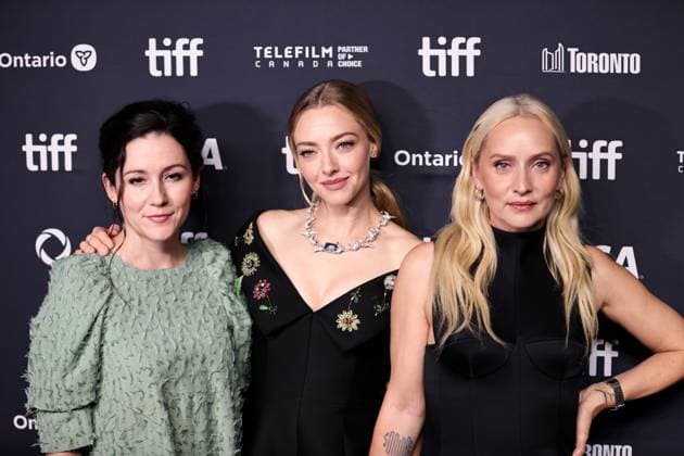 2025 Toronto International Film Festival - The Testament of Ann Lee TORONTO, CANADA - SEPTEMBER 9 : (L-R) Shannon Woodward, Amanda Seyfried and Mona Fastvold attend the premiere of ‘The Testament of Ann Lee’ during the 2025 Toronto International Film Festival at TIFF Lightbox in Toronto, Ontario, Canada on September 9, 2025. Mert Alper Dervis Anadolu Ontario Canada. Editorial use only. Please get in touch for any other usage.  Copyright: x2025xAnadoluxMertxAlperxDervisx