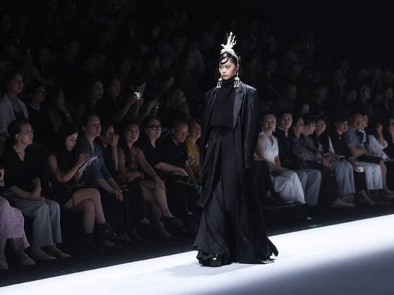 BEIJING, CHINA - SEPTEMBER 09: A model walks the runway at the Feng Sansan collection on day 5 of China Fashion Week AW25 Collection at 798Â·751 PARK on September 9, 2025 in Beijing, China.  Copyright: xChinaxNewsxServicex 111589894210