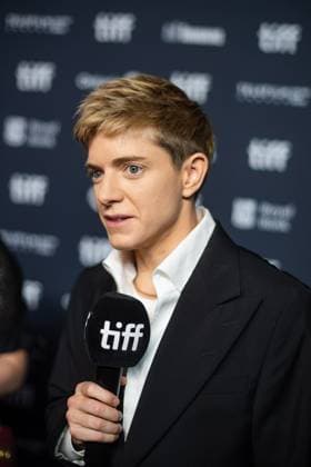 September 9, 2025, Toronto, On, Canada: Mae Martin arrives on the red carpet for Wayward at the Toronto International Film Festival in Toronto on Tuesday, September 9, 2025. Toronto Canada  - ZUMAc35_ 20250909_zaf_c35_113 Copyright: xLauraxProctorx