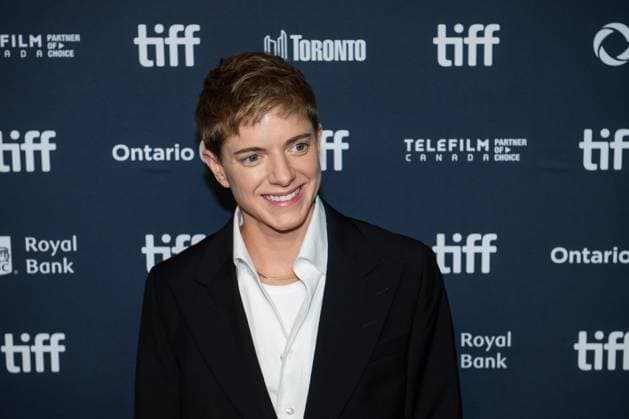 September 9, 2025, Toronto, On, Canada: Mae Martin arrives on the red carpet for Wayward at the Toronto International Film Festival in Toronto on Tuesday, September 9, 2025. Toronto Canada  - ZUMAc35_ 20250909_zaf_c35_115 Copyright: xLauraxProctorx