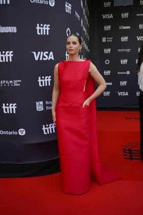 September 9, 2025, Toronto, Ontario, Canada: Felicity Jones attends the red carpet for the Ã¢â‚¬ËœTrain DreamsÃ¢â‚¬â ¢ premiere during the 2025 Toronto International Film Festival at Royal Alexandra Theatre. on September 9, 2025 in Toronto, Canada. Toronto Canada - ZUMAe321 20250909_zea_e321_236 Copyright: xLeonardoxRamirezx