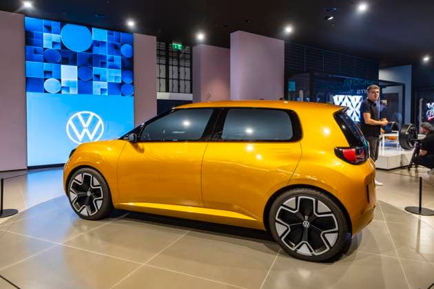 Messestand von Volkswagen. ID.Eyery 1. IAA MOBILITY in München. Die Autoshow präsentiert sich als ganzheitliche Mobilitätsmesse. Autos stehen aber nach wie vor im Mittelpunkt, chinesische Hersteller sind auf dem Vormarsch. 08.09.2025. München, Bayern, Deutschland *** Volkswagen ID Eyery 1 IAA MOBILITY trade fair stand in Munich The motor show presents itself as a holistic mobility trade fair Cars are still the focus, Chinese manufacturers are gaining ground 08 09 2025 Munich, Bavaria, Germany
