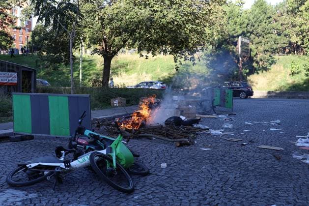 Block Everything movement begins in France LE PRE SAINT-GERVAIS, FRANCE - SEPTEMBER 10: Bikes on fire as part the Bloquons tout ( Let s block everything ) protest movement in Le Pre Saint-Gervais, France on September 10, 2025. The grassroots protest that started with the aim of bringing the country to a halt in opposition to outgoing Prime Minister Francois Bayrou’s national budget plan. Ameer Alhalbi Anadolu Le Pre Saint-Gervais France. Editorial use only. Please get in touch for any other usage.  Copyright: x2025xAnadoluxAmeerxAlhalbix