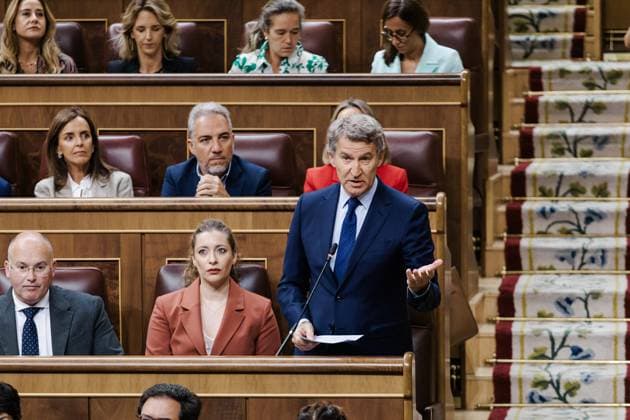 The Congress votes the reduction of the working day with an absolute majority of PP, Vox and Junts against The president of the PP, Alberto Núnez Feijóo, intervenes during a plenary session in the Congress of Deputies, on September 10, 2025, in Madrid Spain The Plenary of the Congress debates and votes the amendments of totality that PP, Vox and Junts have presented to return to the Government the bill to reduce the working day to 37.5 hours, formations which together have an absolute majority more than enough to overthrow the law 10 SEPTEMBER 2025 Carlos Lujá Madrid Madrid Spain  Copyright: xCarlosxLujanx 6944069