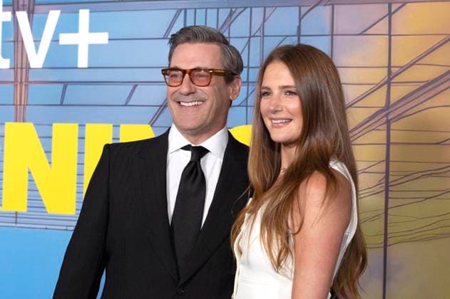 Jon Hamm with wife Anna Osceola at the premiere of season 4 of the Apple TV series The Morning Show at the Museum of Modern Art New York, 09 09 2025 Foto:xB.xHinex xFuturexImagex morning_5897