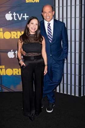 Brian Stelter with wife Jamie Shupak Stelter at the premiere of season 4 of the Apple TV series The Morning Show at the Museum of Modern Art New York, 09 09 2025 Foto:xB.xHinex xFuturexImagex morning_5904