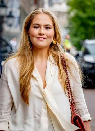 10-09-2025 Amsterdam Princess Amalia during a meeting with mayor Femke Halsema of Amsterdam and several Amsterdammers at the official residence of the mayor at Herengracht 502 in Amsterdam. Â  Copyright: xPPEx