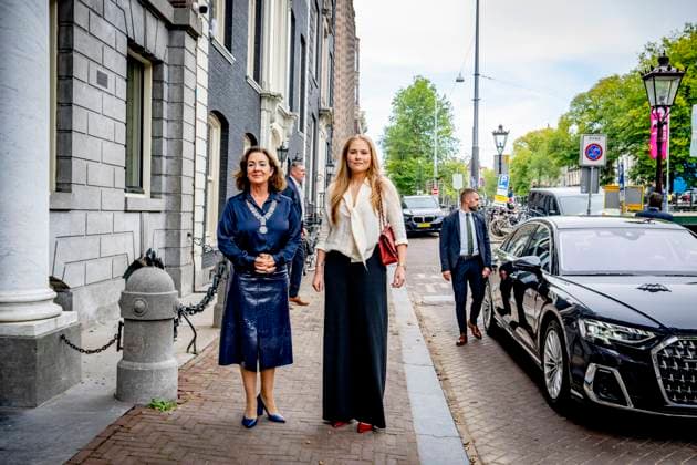 10-09-2025 Amsterdam Princess Amalia during a meeting with mayor Femke Halsema of Amsterdam and several Amsterdammers at the official residence of the mayor at Herengracht 502 in Amsterdam. Â  Copyright: xPPEx