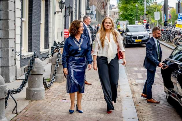 10-09-2025 Amsterdam Princess Amalia during a meeting with mayor Femke Halsema of Amsterdam and several Amsterdammers at the official residence of the mayor at Herengracht 502 in Amsterdam. Â  Copyright: xPPEx