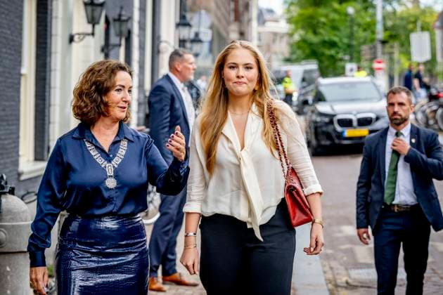 10-09-2025 Amsterdam Princess Amalia during a meeting with mayor Femke Halsema of Amsterdam and several Amsterdammers at the official residence of the mayor at Herengracht 502 in Amsterdam. Â  Copyright: xPPEx